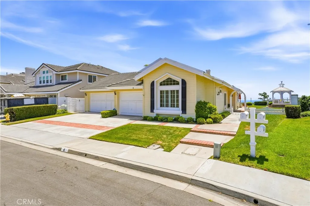 Single story! Beautiful yard.