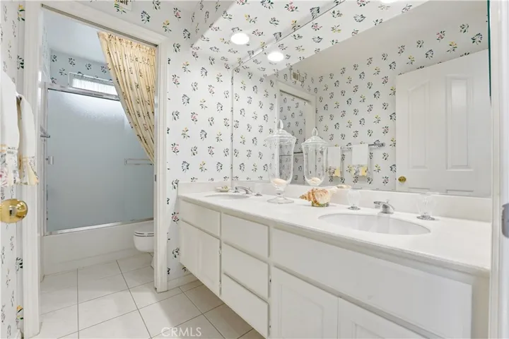 Hallway full bathroom, tub/shower, toilet in separate room.