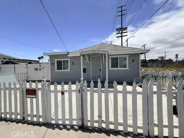947 Dominguez 1/2, Wilmington, California 90744