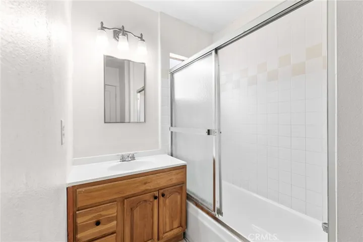 Full bathroom 1