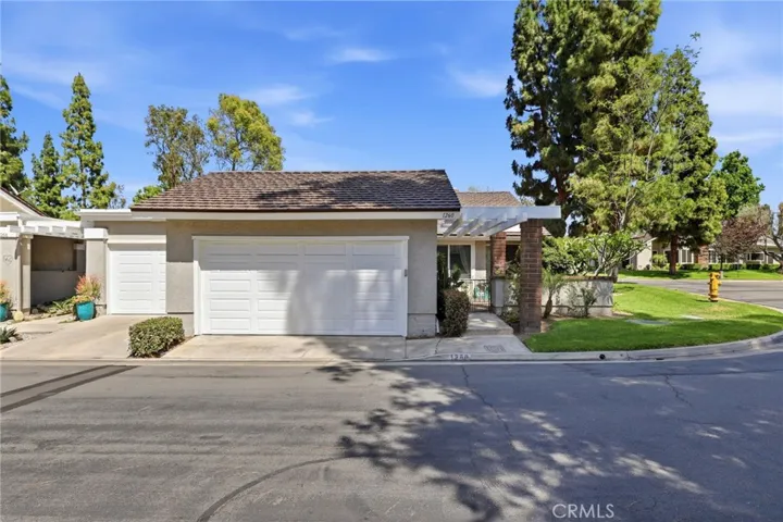 Giant spacious garage