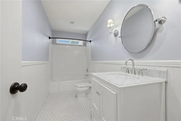 Guest bathroom clean clean clean