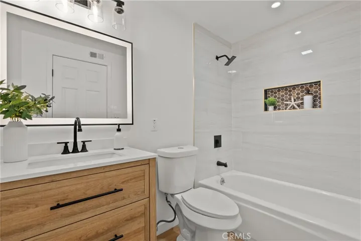 28116 Oaklar, Saugus, California 91350