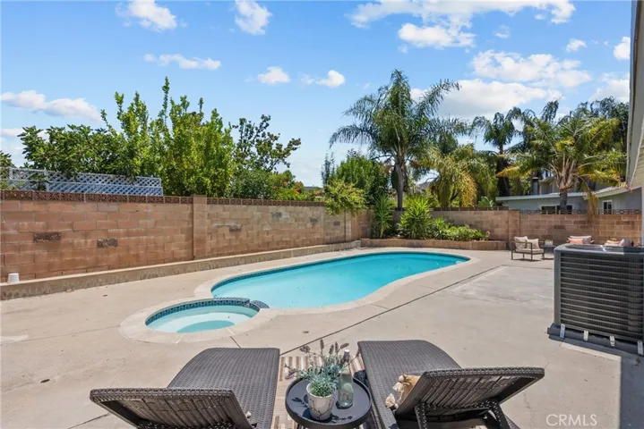 28116 Oaklar, Saugus, California 91350
