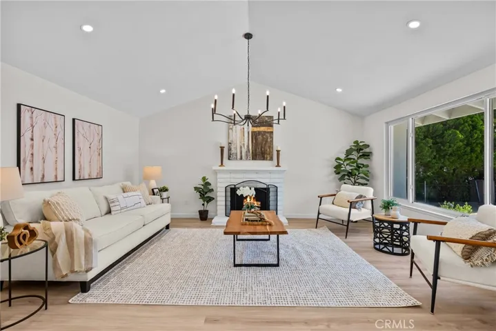 28116 Oaklar, Saugus, California 91350