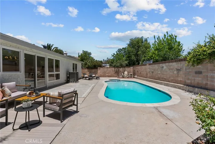 28116 Oaklar, Saugus, California 91350