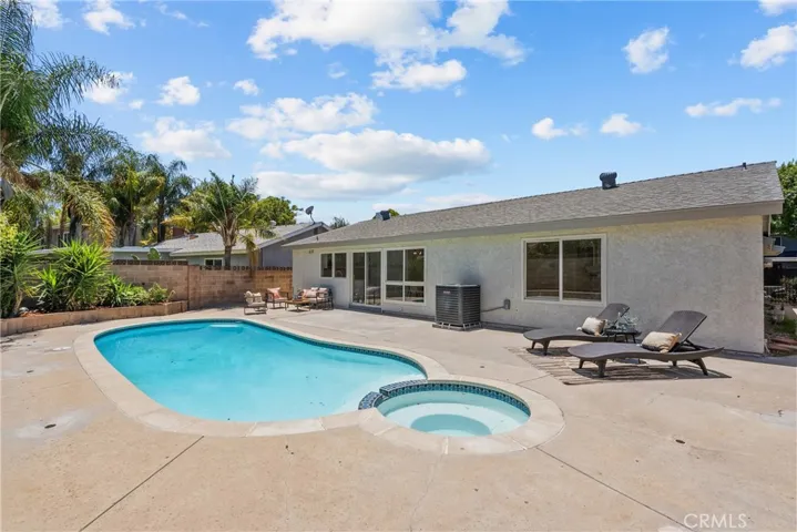 28116 Oaklar, Saugus, California 91350