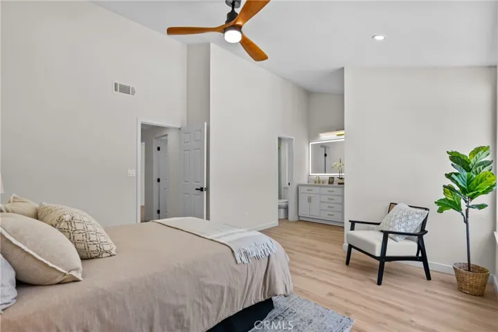 28116 Oaklar, Saugus, California 91350