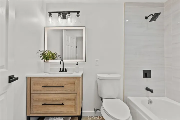 28116 Oaklar, Saugus, California 91350
