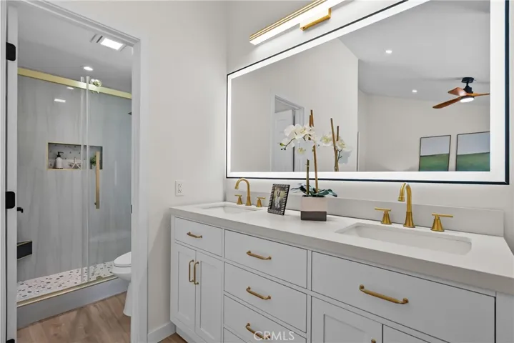 28116 Oaklar, Saugus, California 91350