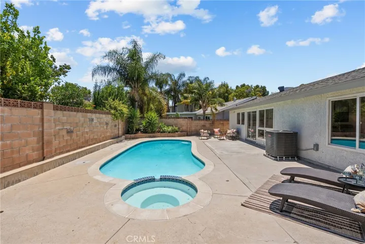 28116 Oaklar, Saugus, California 91350