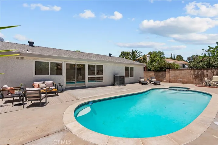 28116 Oaklar, Saugus, California 91350