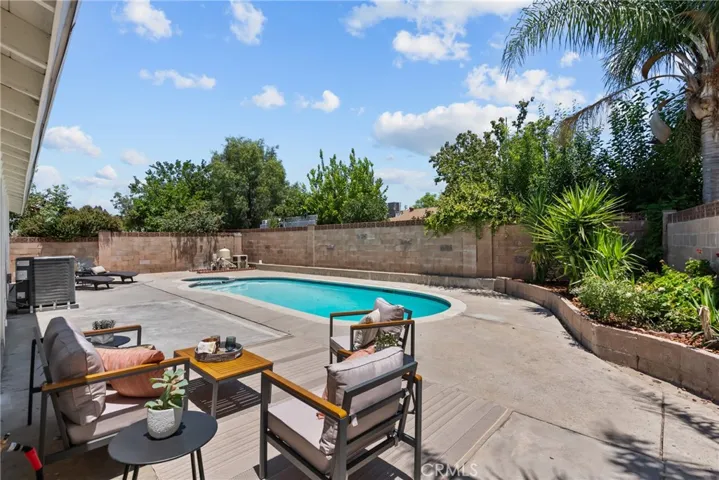 28116 Oaklar, Saugus, California 91350