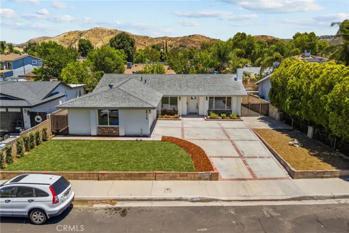28116 Oaklar, Saugus, California 91350