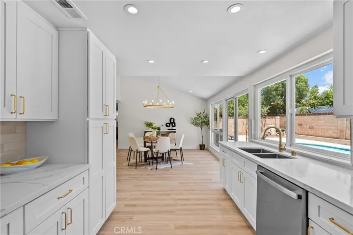 28116 Oaklar, Saugus, California 91350