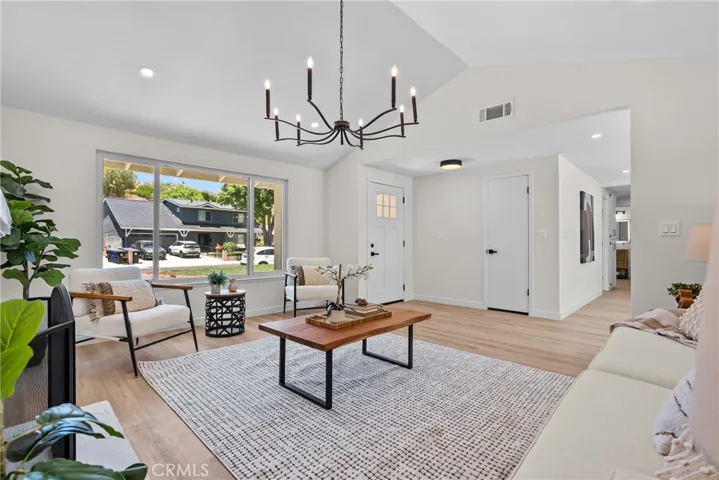 28116 Oaklar, Saugus, California 91350