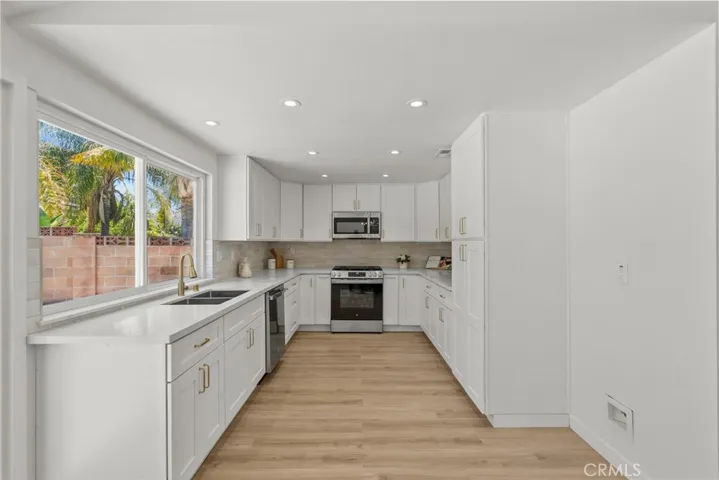 28116 Oaklar, Saugus, California 91350