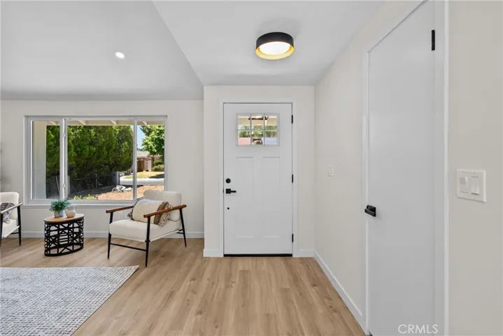 28116 Oaklar, Saugus, California 91350
