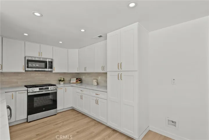 28116 Oaklar, Saugus, California 91350