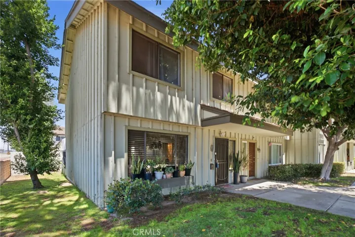 10015 Karmont Avenue, South Gate, California 90280