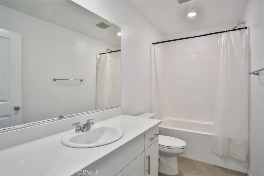 Hall Bathroom Upstairs