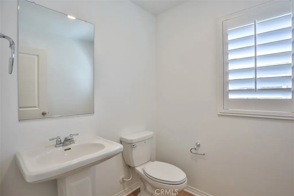 Downstairs 1/2 Bath