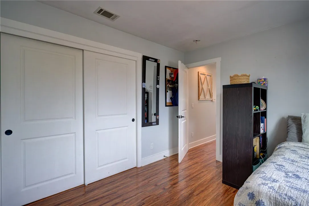 Bedroom 2 with sliding closet (Upstairs) Bedroom 2 with sliding closet (Upstairs)