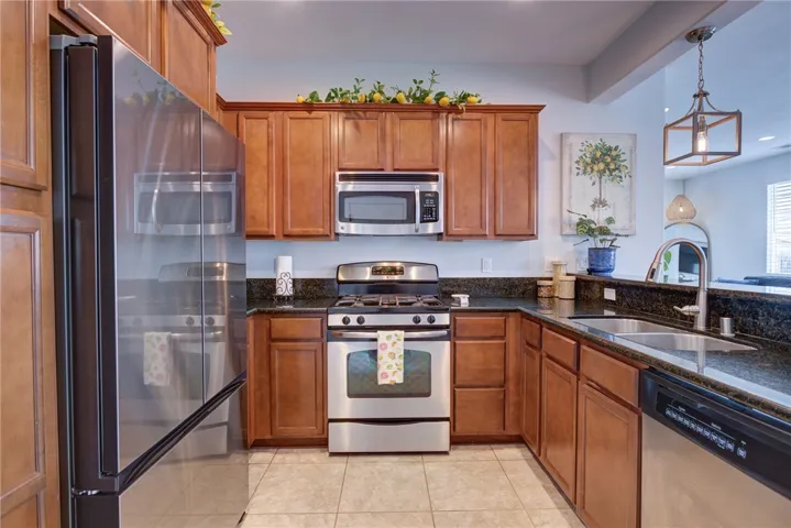 Granite counters with stainless appliances