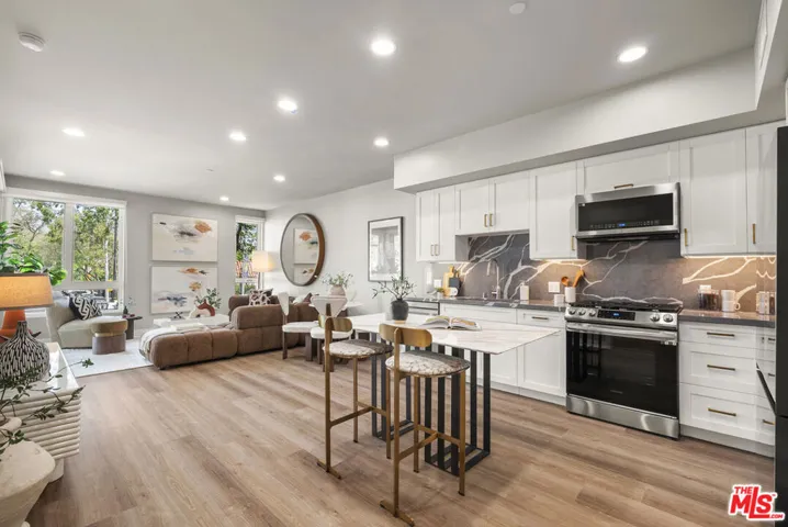 7428 Santa Monica Boulevard 402, West Hollywood, California 90046