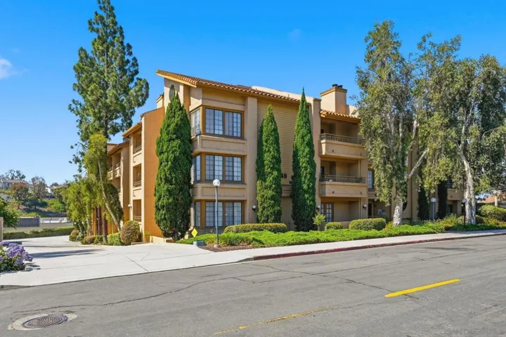 5649 Lake Park 301, La Mesa, California 91942