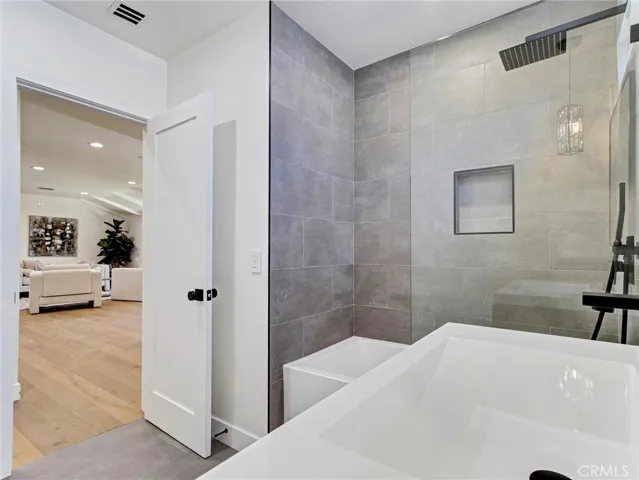Main House Bathroom