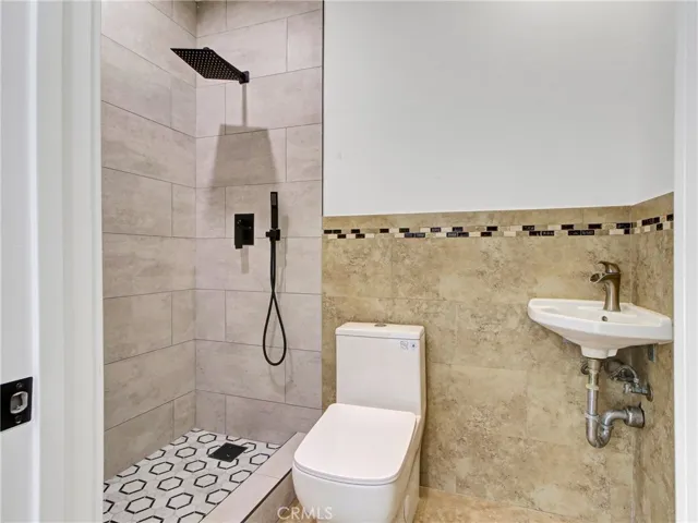 3rd bathroom/Pool bathroom
