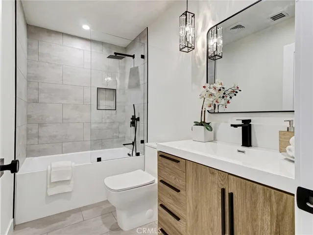 17349 Saticoy, Northridge, California 91325