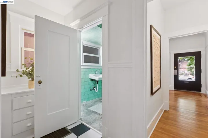 2607 Alcatraz Ave, Berkeley, California 94705