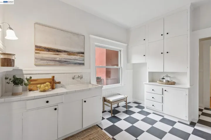 2607 Alcatraz Ave, Berkeley, California 94705