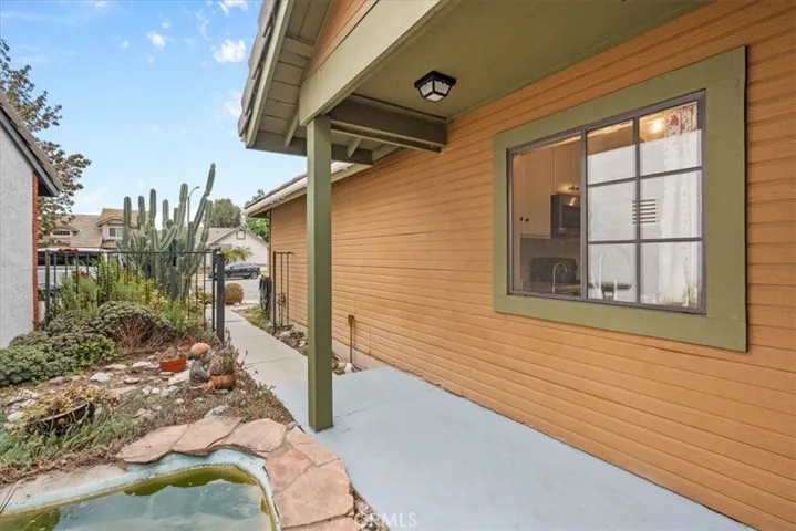 Entry way past privacy gate