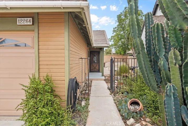 Entry with Privacy Gate