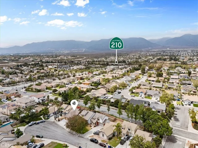 Commuter friendly (aerial view)