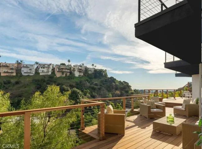 6422 Weidlake, Los Angeles, California 90068