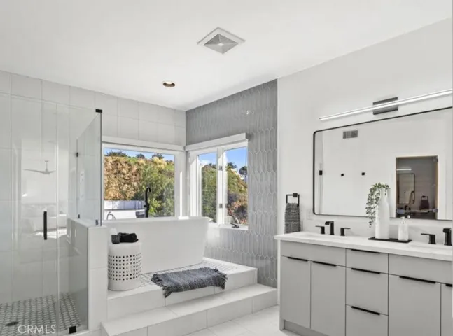 6422 Weidlake, Los Angeles, California 90068