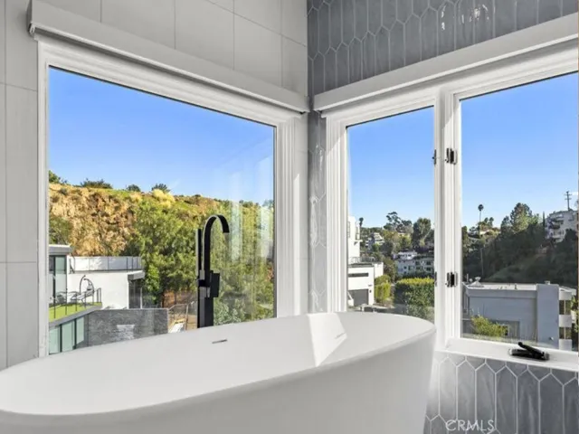 6422 Weidlake, Los Angeles, California 90068