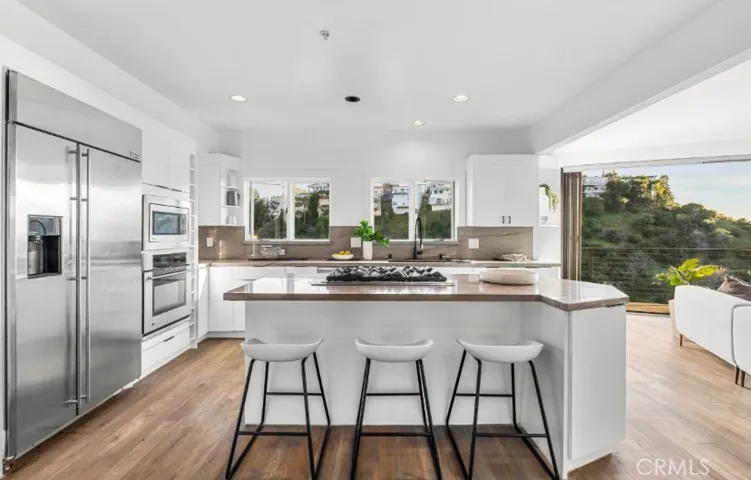 6422 Weidlake, Los Angeles, California 90068