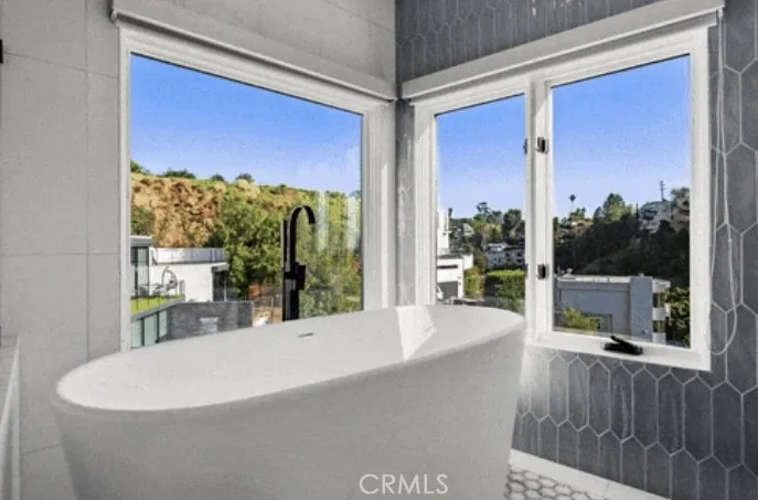 6422 Weidlake, Los Angeles, California 90068