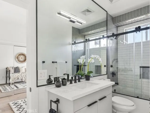 6422 Weidlake, Los Angeles, California 90068
