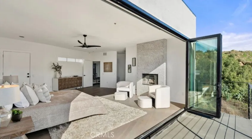 6422 Weidlake, Los Angeles, California 90068