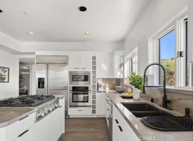 6422 Weidlake, Los Angeles, California 90068