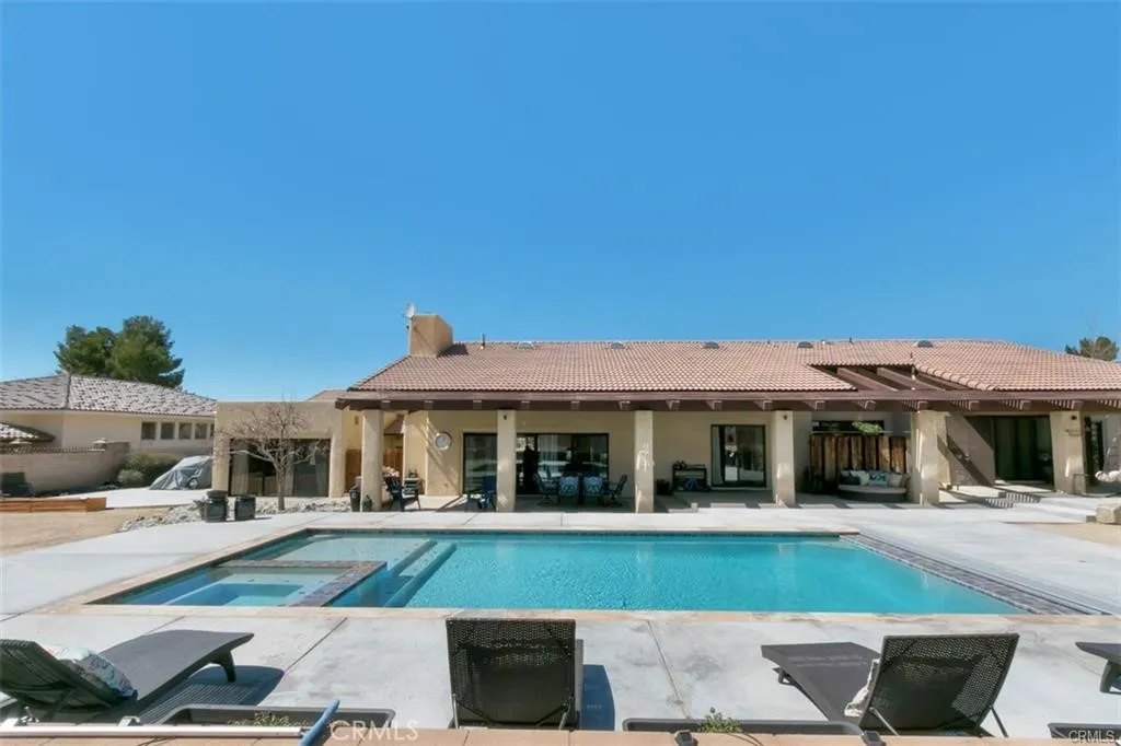 15201 Pocahantas, Apple Valley, California 92307 — photo 4