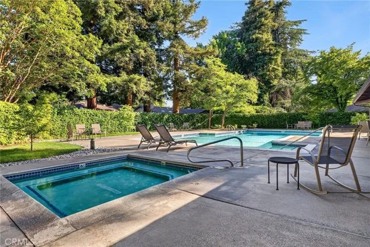 Northwood Cmns Pool & Hot tub