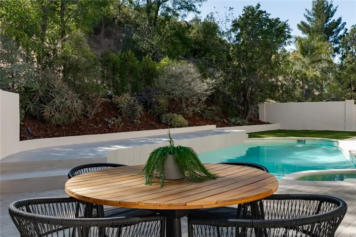 6035 Rod, Woodland Hills, California 91367