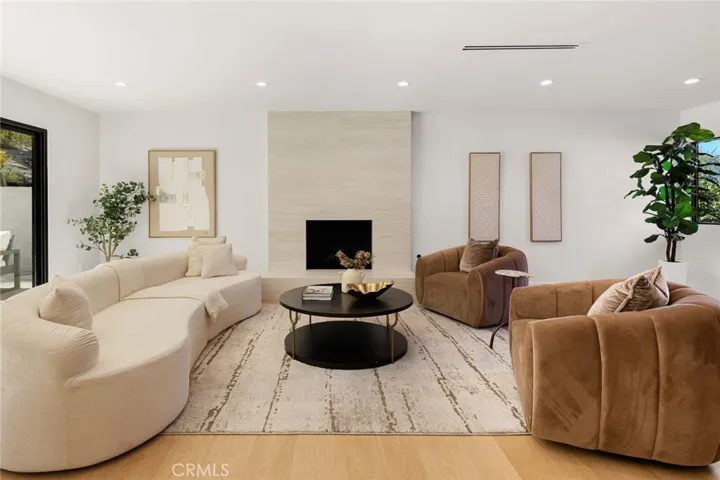 6035 Rod, Woodland Hills, California 91367